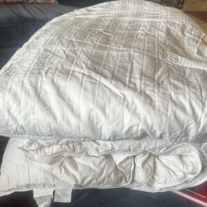 Elegant White Quilted Comforter